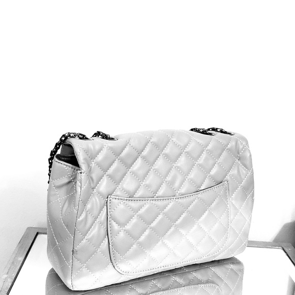 Quilted jumbo chain strap shoulder clutch bag - Picture 2 of 7